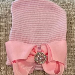 Newborn girls hospital beanie hat with bow
